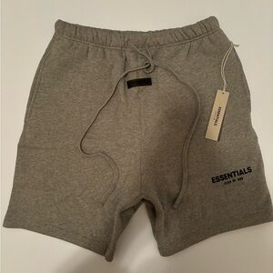 Essentials dark oatmeal men’s medium- new with tags